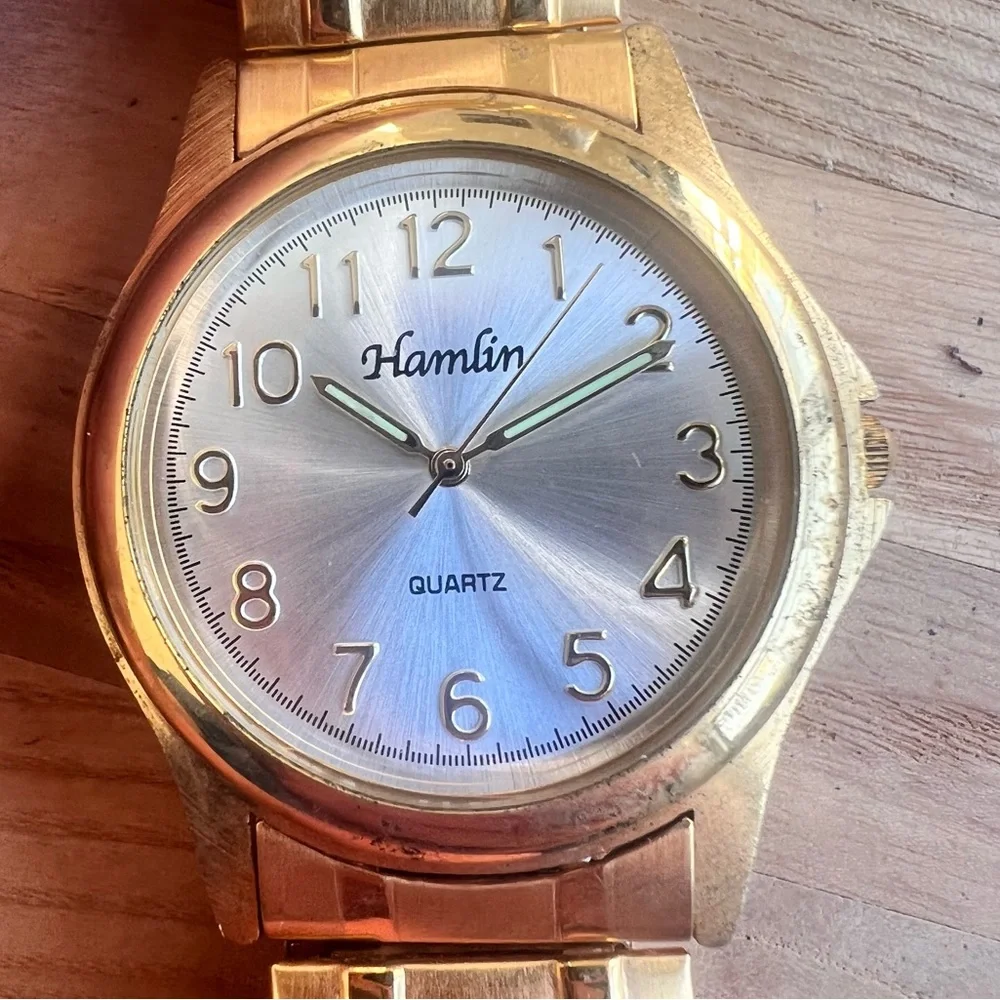 Hamlin mens gold tone expansion band dress watch NEW BATTERY